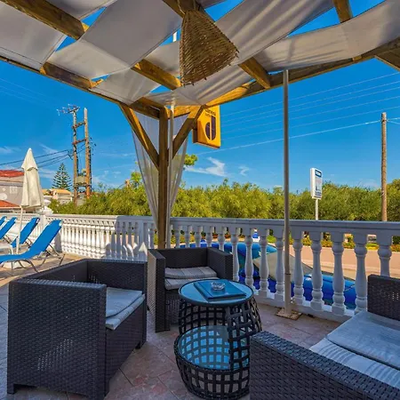 アパートホテル Kozanos &